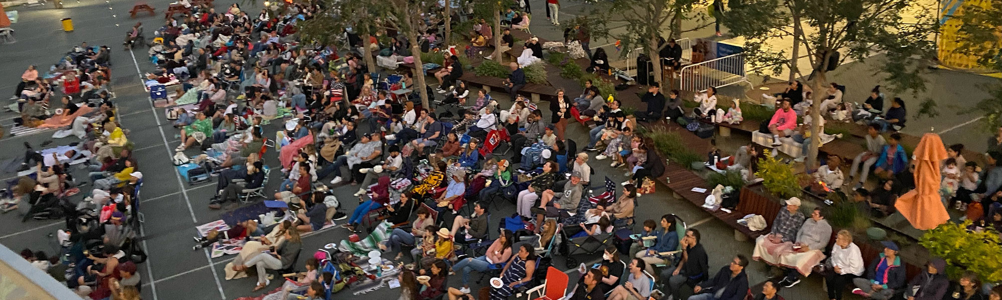 Audience on the plaza