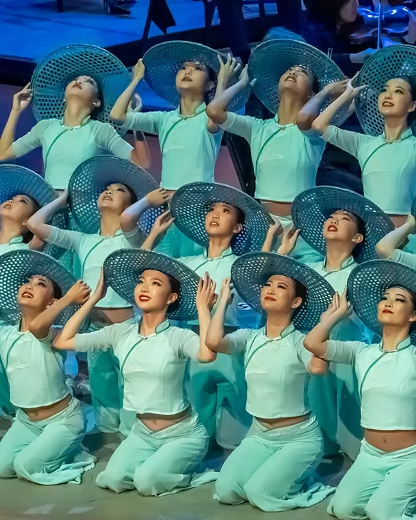 Dancers from the Yaya Danca Academy on stage