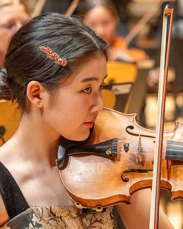 Violinists of Pacific Symphony Youth Ochestra