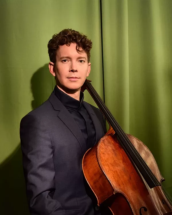 Joshua Roman with cello