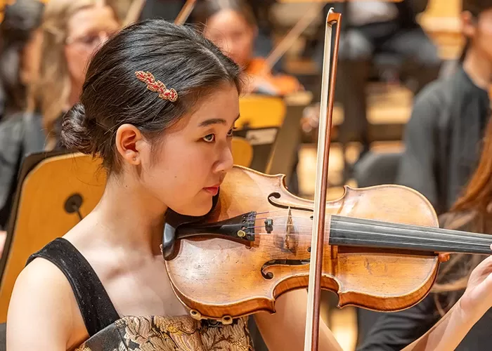 Violinists of Pacific Symphony Youth Ochestra