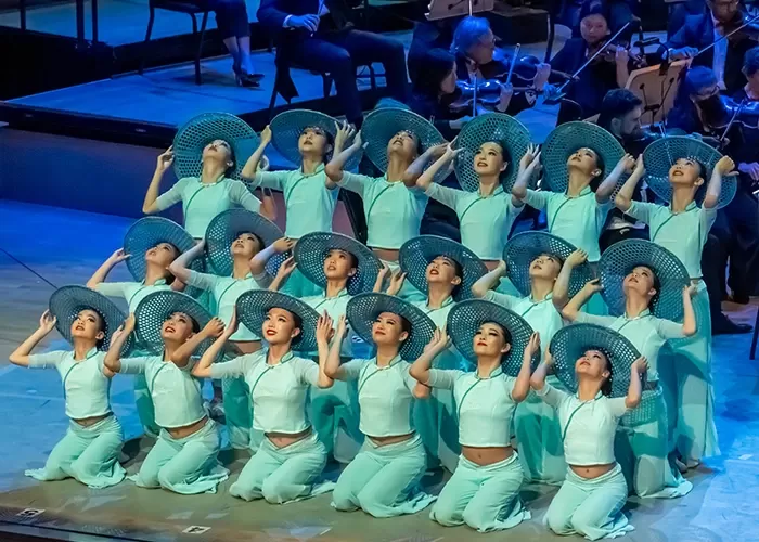 Dancers from the Yaya Danca Academy on stage